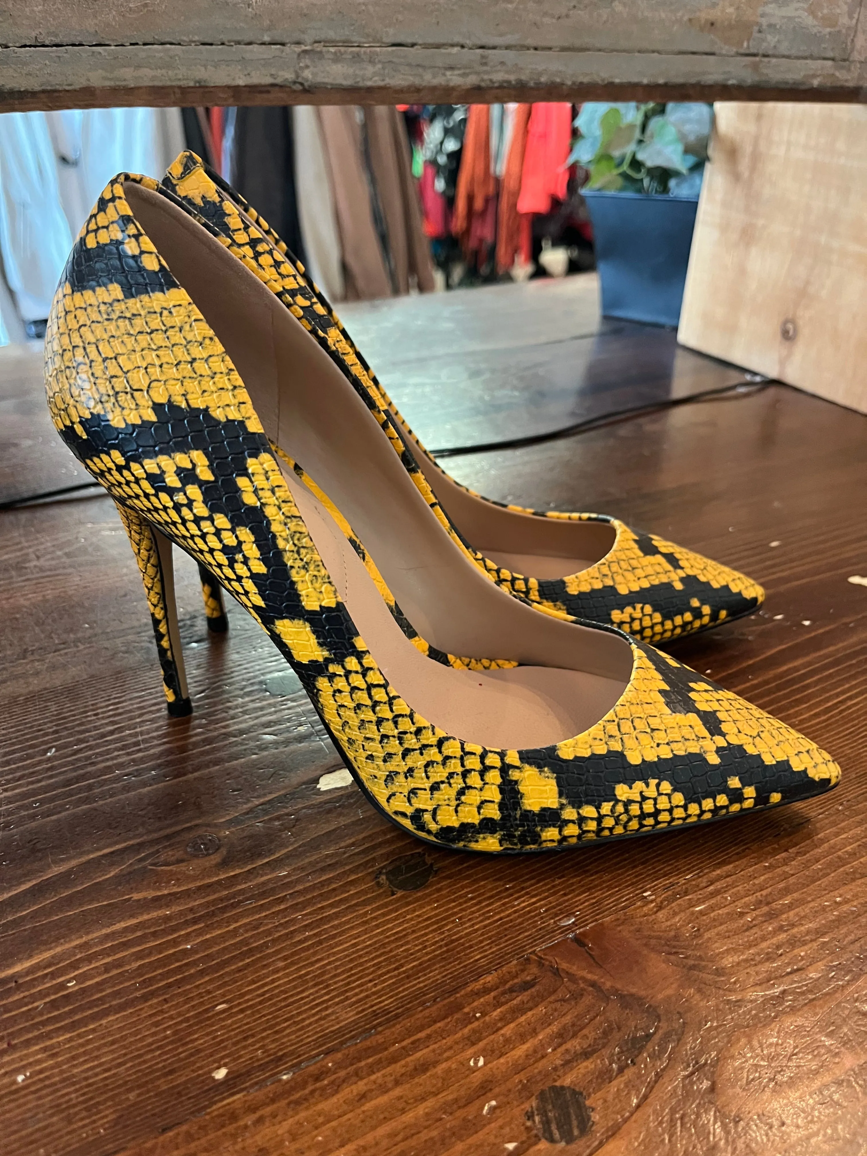 Aldo Yellow Snakeskin Heels (Size 8)