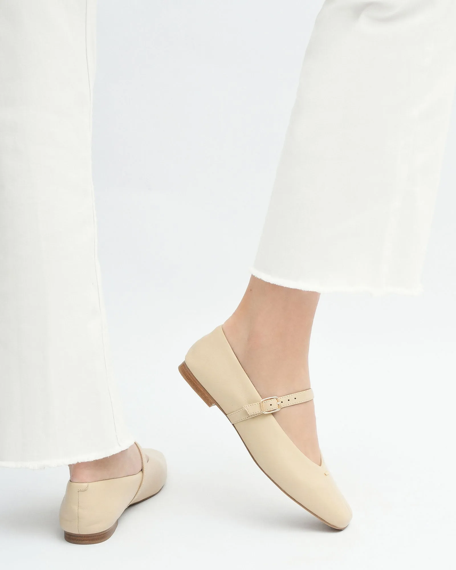 APRIL CASUAL FLATS SAND LEATHER