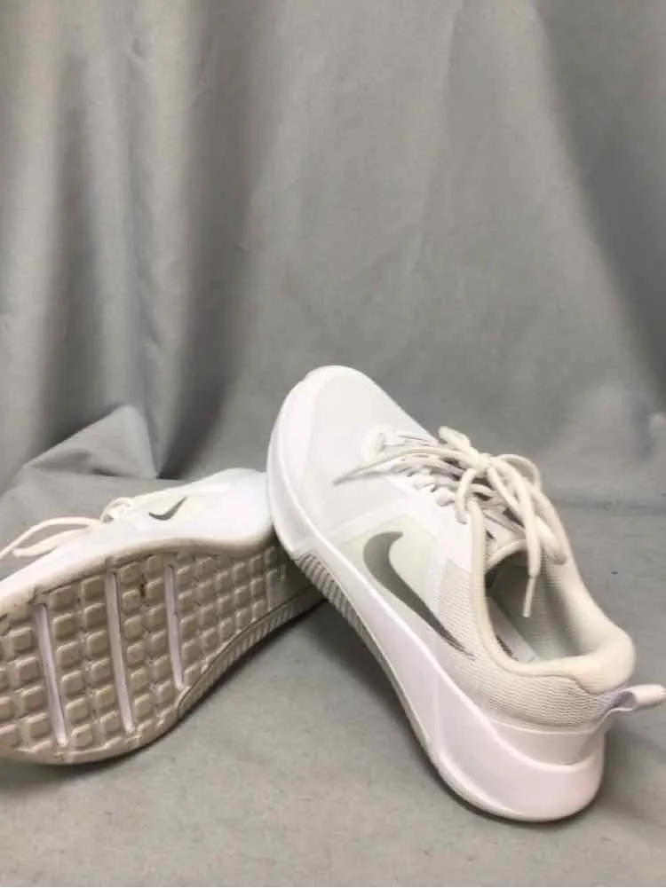 NIKE SIZE 10 Ladies SHOES