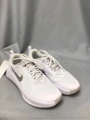 NIKE SIZE 10 Ladies SHOES