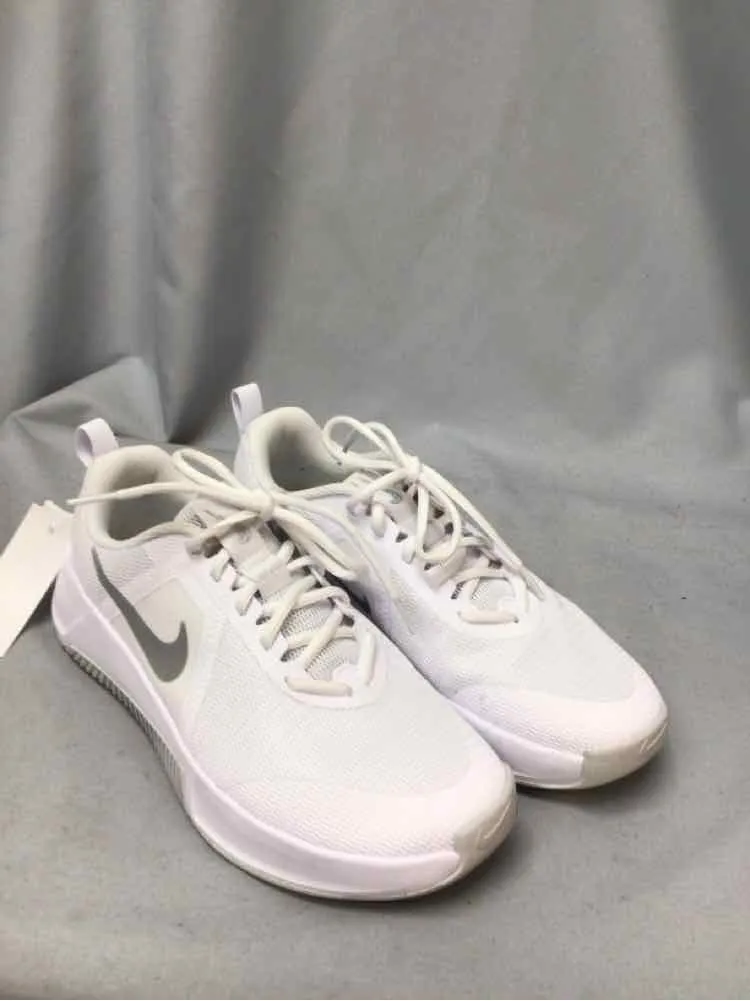 NIKE SIZE 10 Ladies SHOES